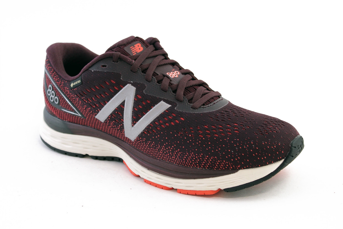 new balance m880 v9 Cinosural International School